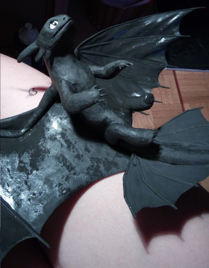 sculpture artwork toothless nightfury dreamworks companion balanced eurofurence ef23 httyd Painting the wings to give them them the matte look