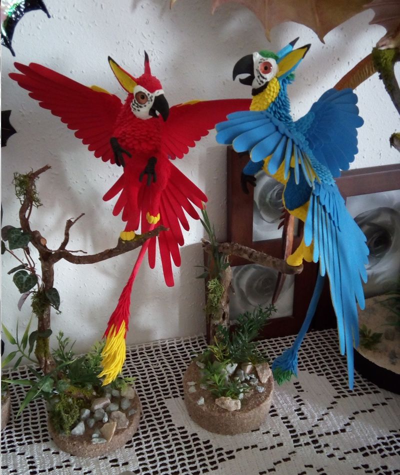 sculpture commission artwork companion parrot macaw bird gryphon mythology  griffin balanced eurofurence 23 Pretty birdys